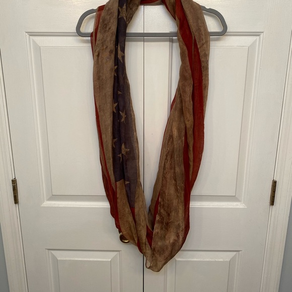 American Infinity Scarf - Picture 2 of 3